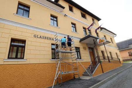 GLASBENA ŠOLA FRAN GERBIČ CERKNICA NAPIS 04 FOTO LJUBO VUKELIČ